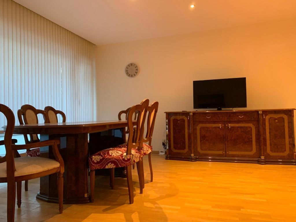 Lovely Two Bedroom Apartment With Free Parking Antwerpen Exteriör bild