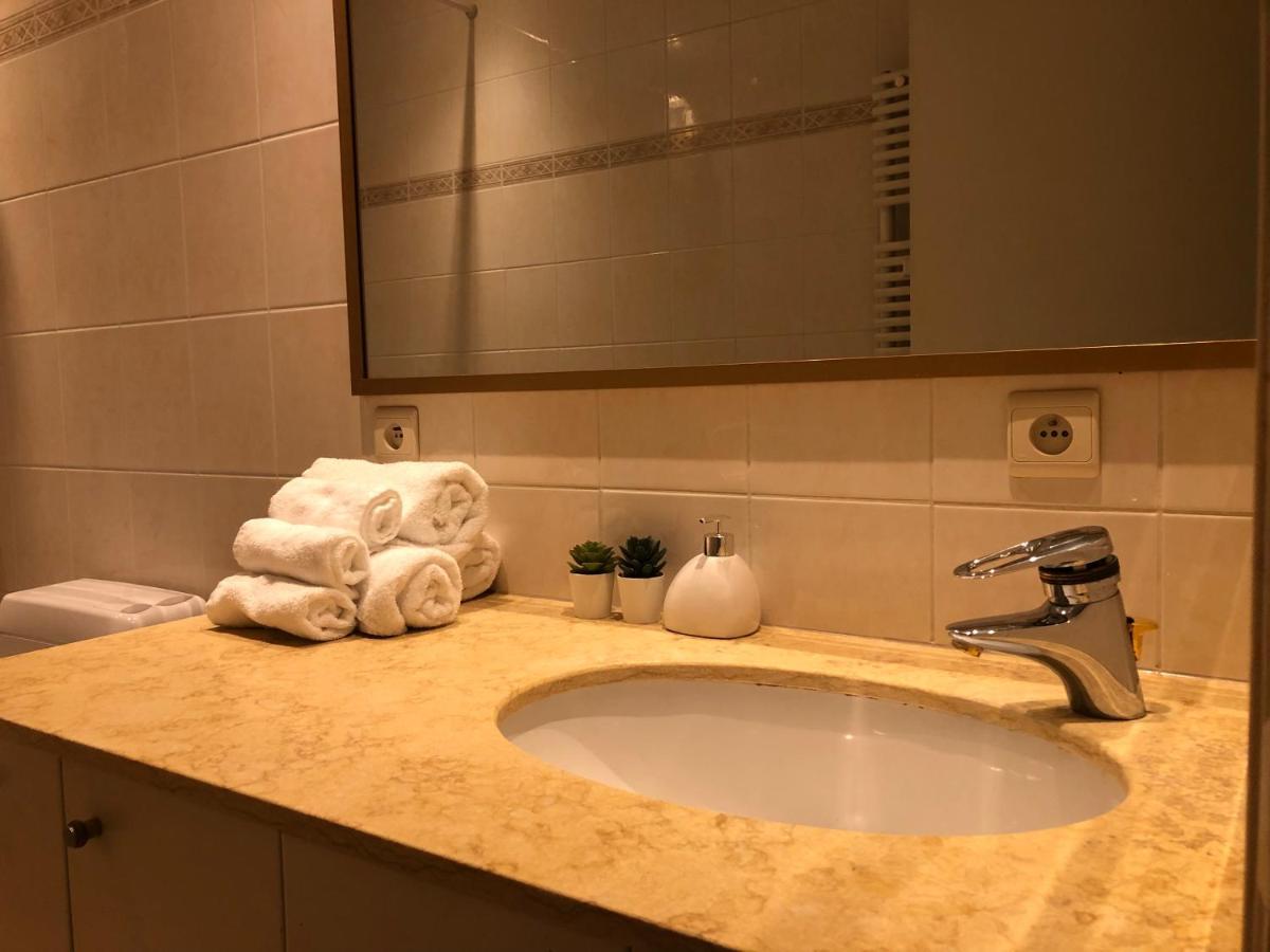 Lovely Two Bedroom Apartment With Free Parking Antwerpen Exteriör bild
